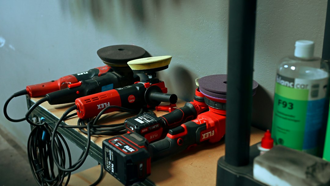 Električne polirke za automobil u radionici